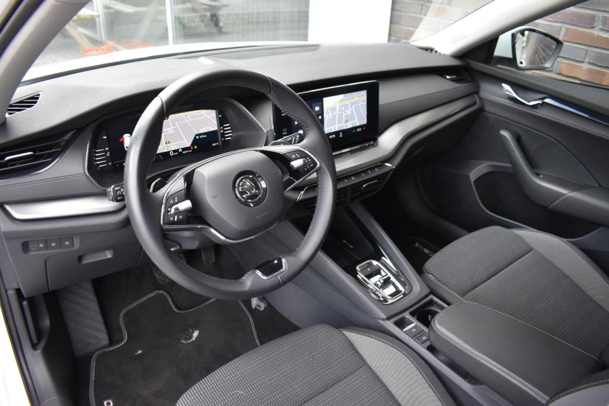 Škoda Octavia Skoda Octavia Combi 1.0 e-TSI Ambition VirtualCockpit NAVI ECC