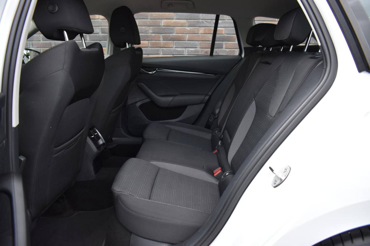 Škoda Octavia Skoda Octavia Combi 1.0 e-TSI Ambition VirtualCockpit NAVI ECC