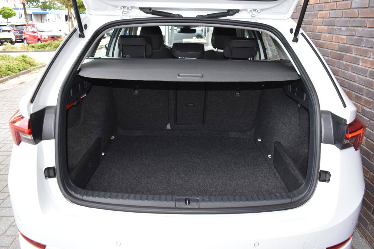 Škoda Octavia Skoda Octavia Combi 1.0 e-TSI Ambition VirtualCockpit NAVI ECC