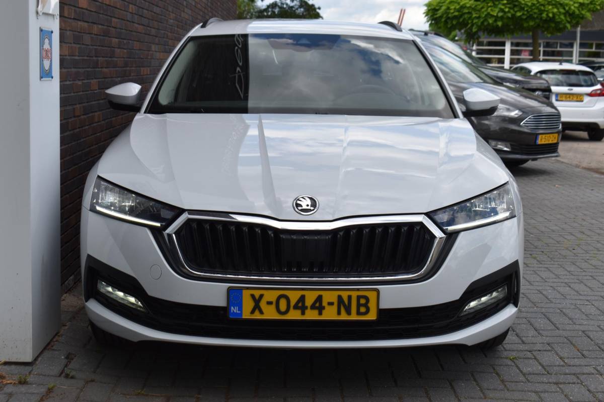 Škoda Octavia Skoda Octavia Combi 1.0 e-TSI Ambition VirtualCockpit NAVI ECC