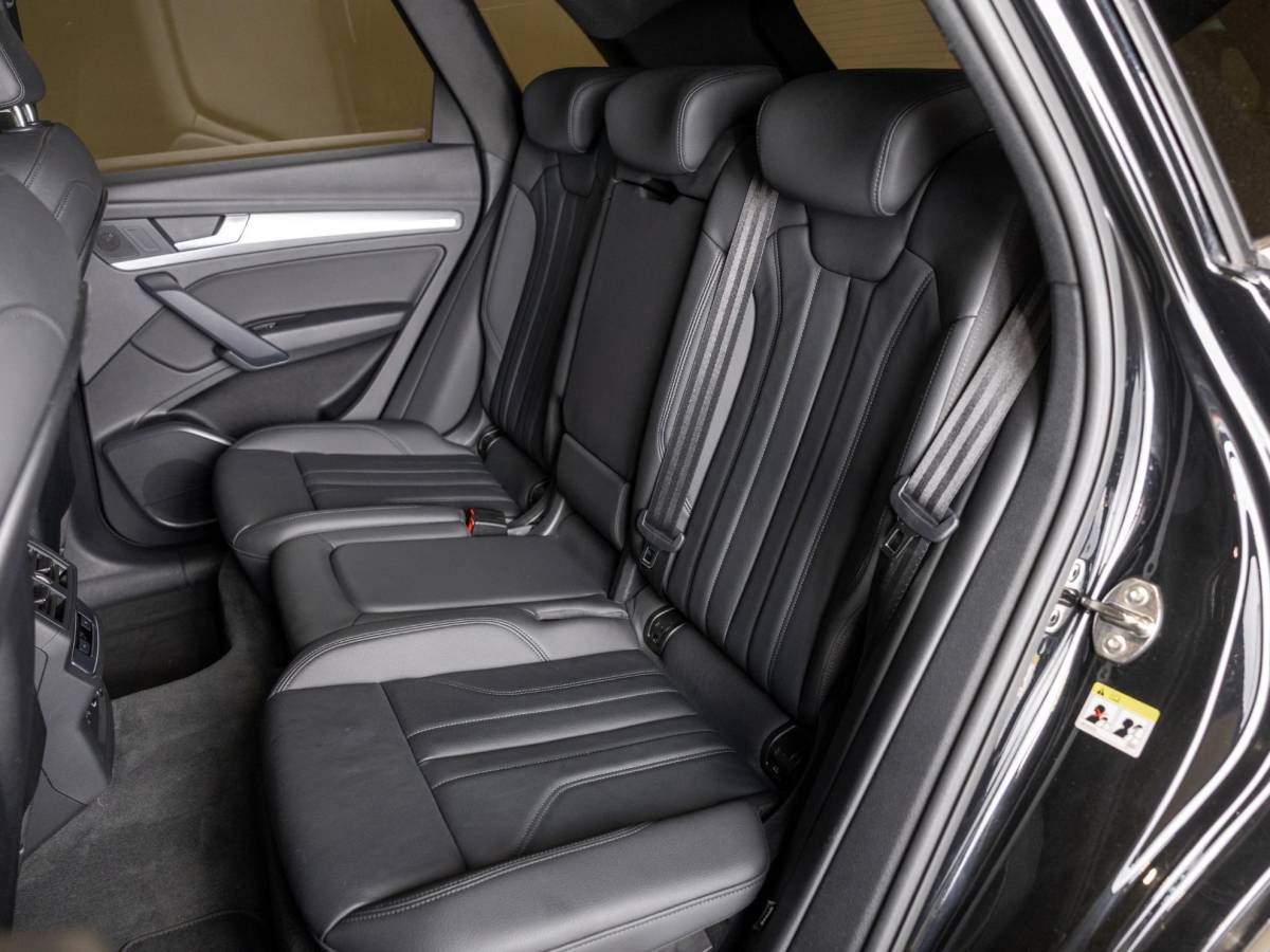 Audi Q5 Audi Q5 55 TFSI e S-Line edition SoH 97,5% / 367pk / Panorama dak / Trekhaak / Leder / Achteruitrij camera /