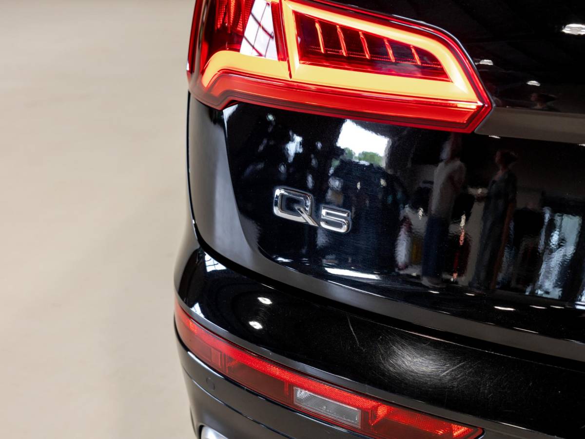 Audi Q5 Audi Q5 55 TFSI e S-Line edition / 367pk / SoH 97,5 / Panorama dak / Trekhaak / Leder / Achteruitrij camera /