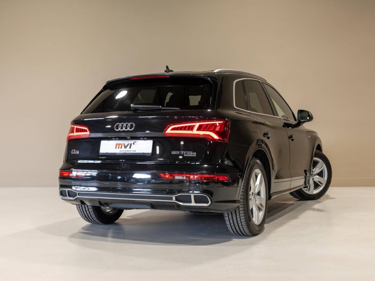 Audi Q5 Audi Q5 55 TFSI e S-Line edition SoH 97,5% / 367pk / Panorama dak / Trekhaak / Leder / Achteruitrij camera /
