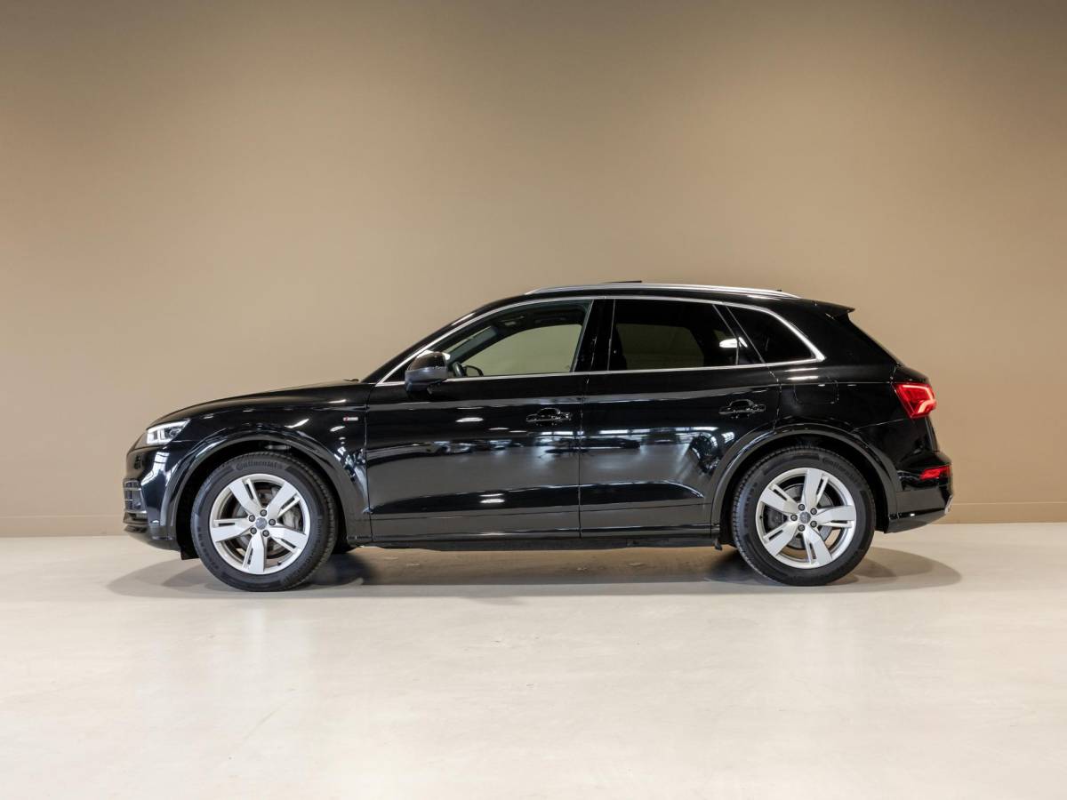 Audi Q5 Audi Q5 55 TFSI e S-Line edition SoH 97,5% / 367pk / Panorama dak / Trekhaak / Leder / Achteruitrij camera /