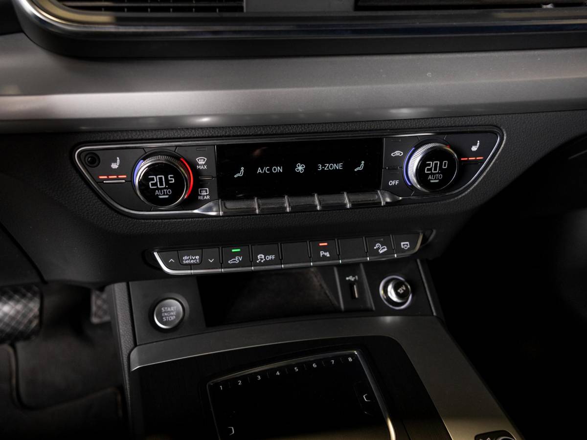 Audi Q5 Audi Q5 55 TFSI e S-Line edition / 367pk / SoH 97,5 / Panorama dak / Trekhaak / Leder / Achteruitrij camera /