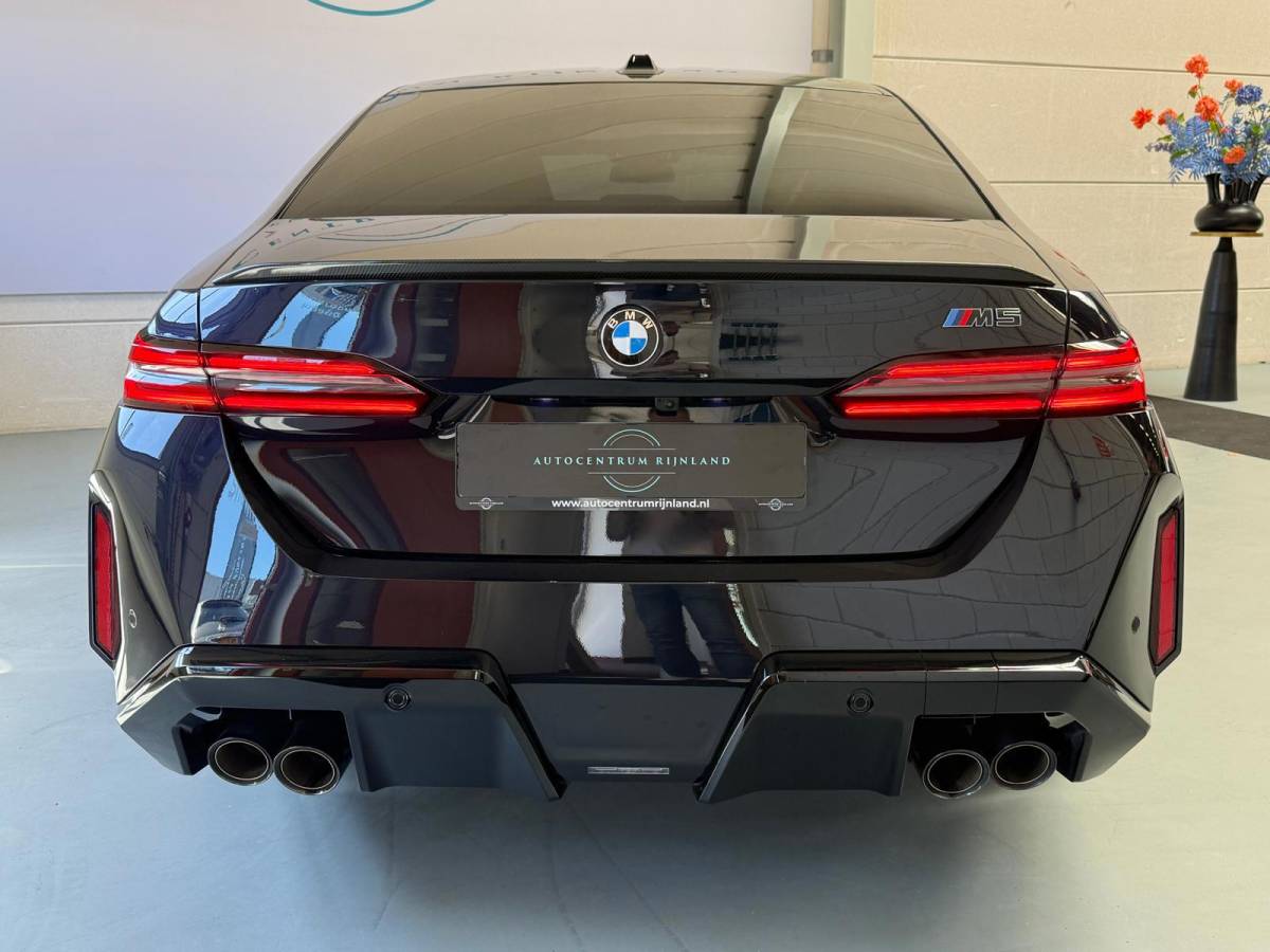 BMW M5 BMW 5-serie M5, 728PK 1 Jaar Bovag Garantie, Automaat, Carbon pakket, keramische remmen, HUD, Bowers & Wilkins