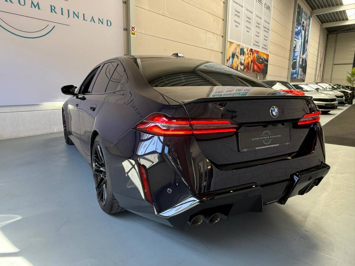 BMW M5 BMW 5-serie M5, 728PK 1 Jaar Bovag Garantie, Automaat, Carbon pakket, keramische remmen, HUD, Bowers & Wilkins