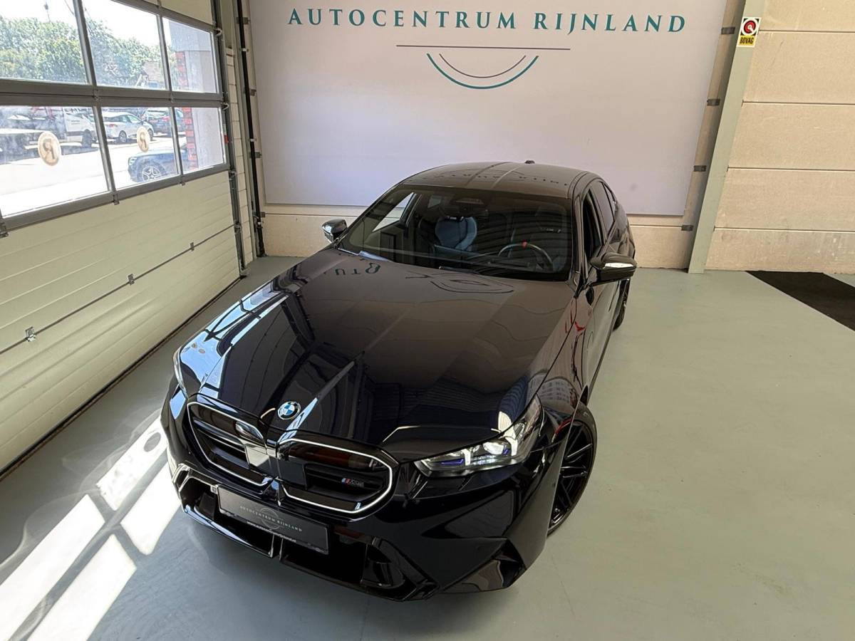 BMW M5 BMW 5-serie M5, 728PK 1 Jaar Bovag Garantie, Automaat, Carbon pakket, keramische remmen, HUD, Bowers & Wilkins