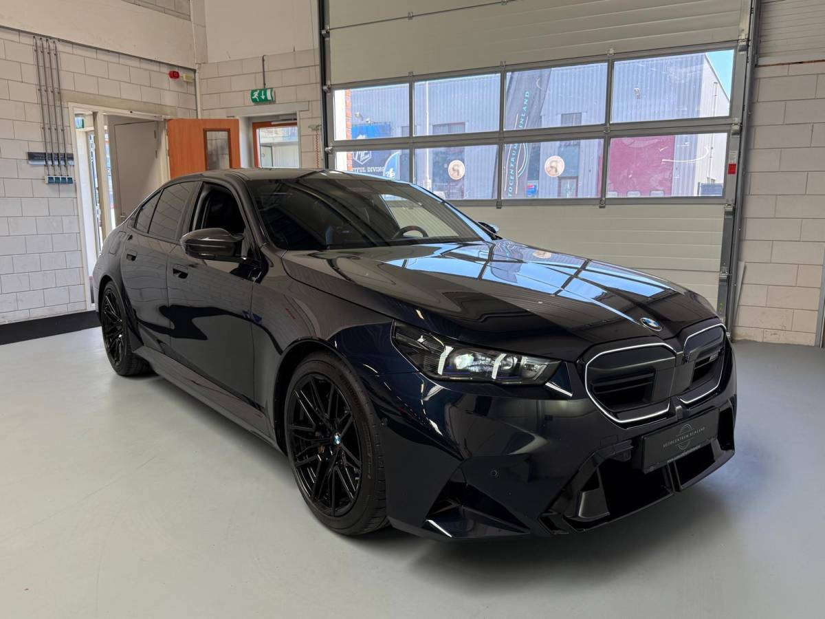 BMW M5 BMW 5-serie M5, 728PK 1 Jaar Bovag Garantie, Automaat, Carbon pakket, keramische remmen, HUD, Bowers & Wilkins