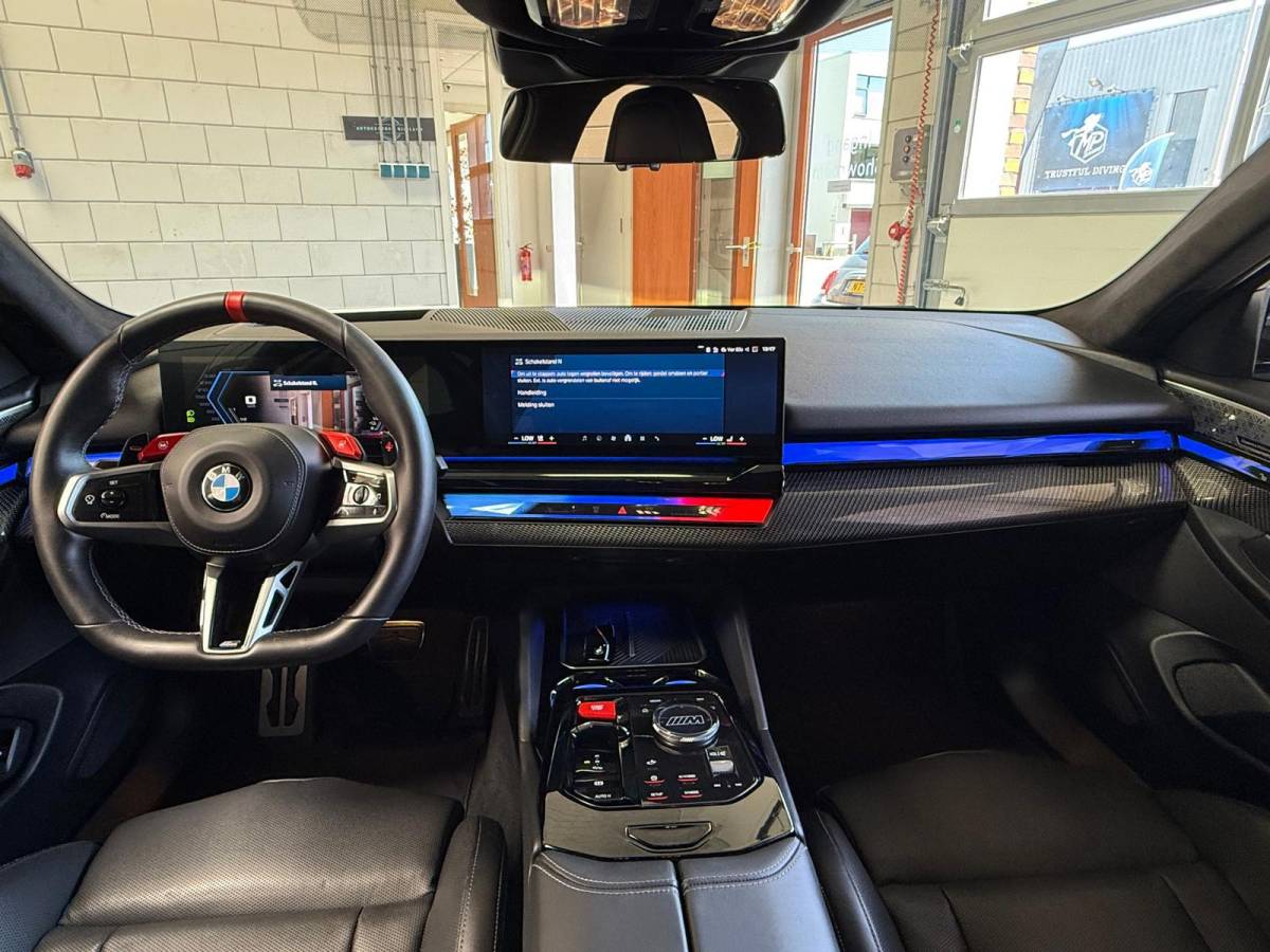 BMW M5 BMW 5-serie M5, 728PK 1 Jaar Bovag Garantie, Automaat, Carbon pakket, keramische remmen, HUD, Bowers & Wilkins