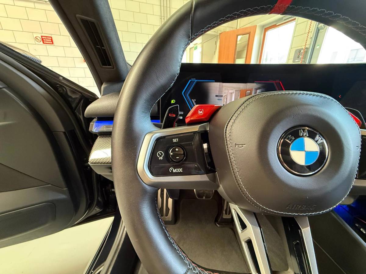 BMW M5 BMW 5-serie M5, 728PK 1 Jaar Bovag Garantie, Automaat, Carbon pakket, keramische remmen, HUD, Bowers & Wilkins