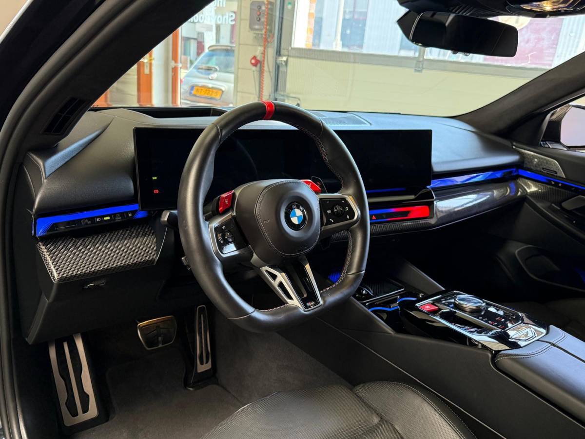 BMW M5 BMW 5-serie M5, 728PK 1 Jaar Bovag Garantie, Automaat, Carbon pakket, keramische remmen, HUD, Bowers & Wilkins