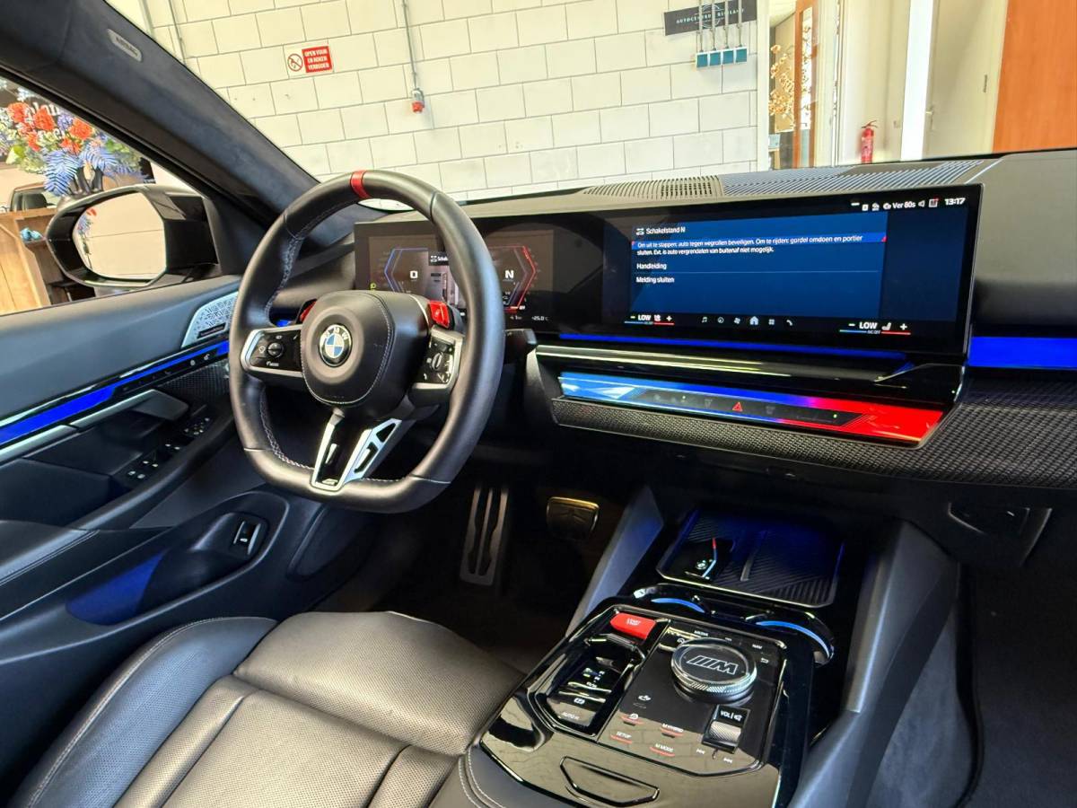 BMW M5 BMW 5-serie M5, 728PK 1 Jaar Bovag Garantie, Automaat, Carbon pakket, keramische remmen, HUD, Bowers & Wilkins