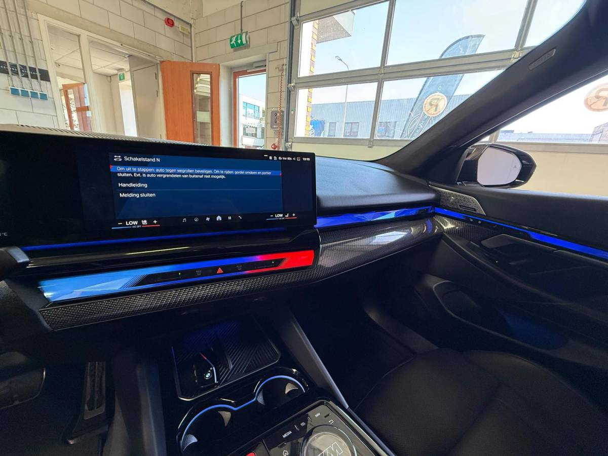 BMW M5 BMW 5-serie M5, 728PK 1 Jaar Bovag Garantie, Automaat, Carbon pakket, keramische remmen, HUD, Bowers & Wilkins