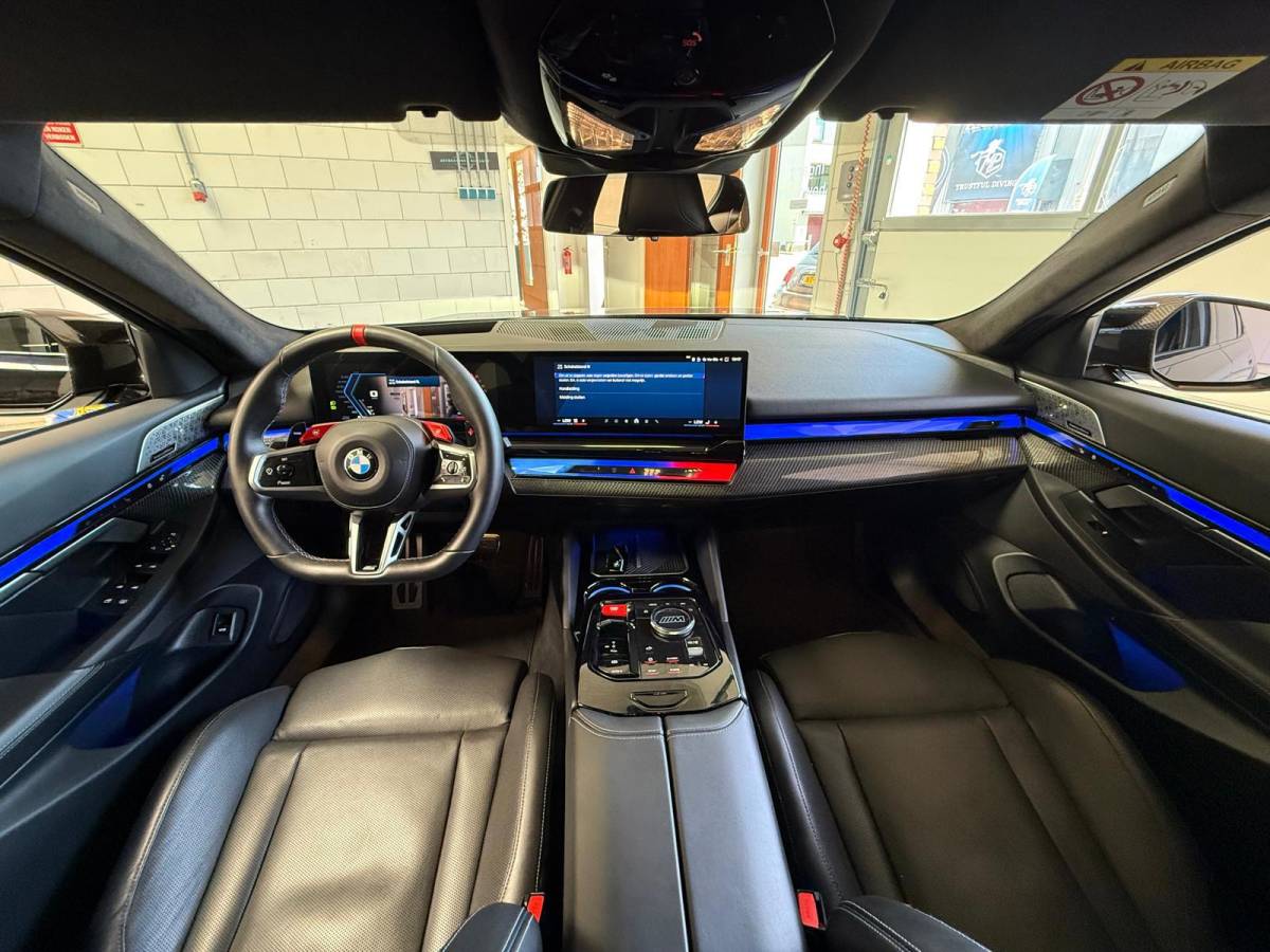 BMW M5 BMW 5-serie M5, 728PK 1 Jaar Bovag Garantie, Automaat, Carbon pakket, keramische remmen, HUD, Bowers & Wilkins