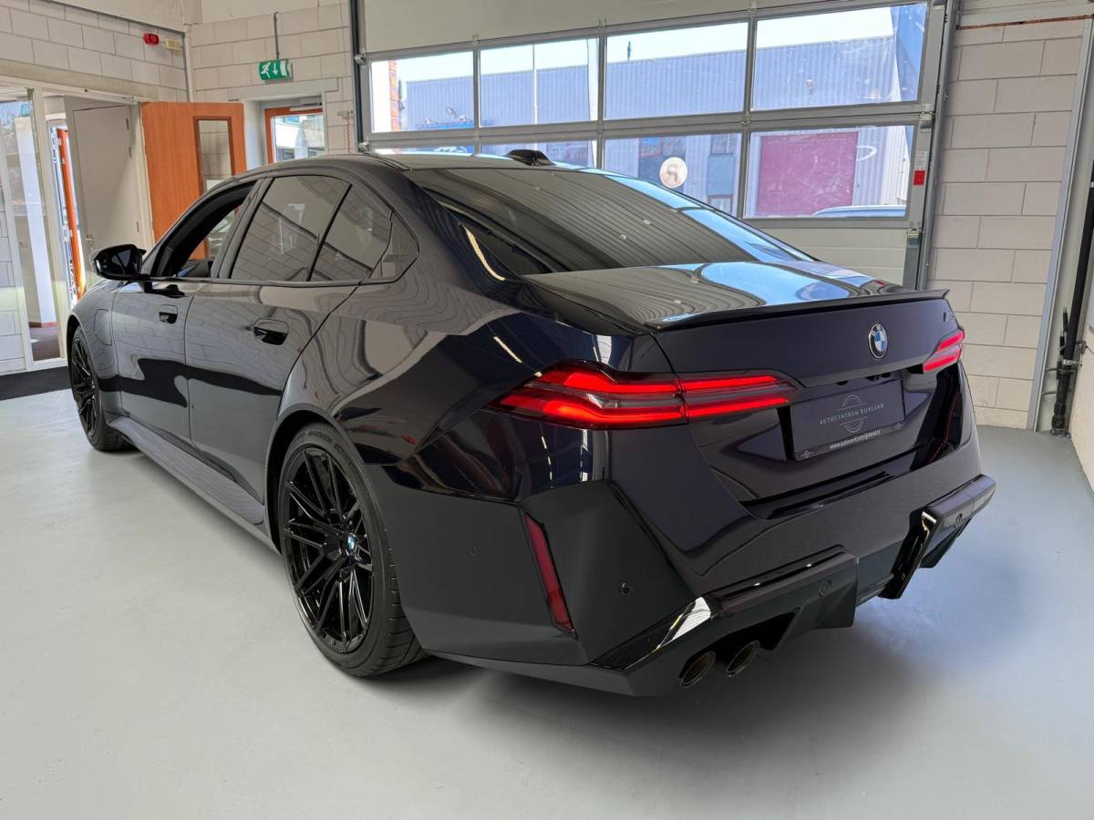 BMW M5 BMW 5-serie M5, 728PK 1 Jaar Bovag Garantie, Automaat, Carbon pakket, keramische remmen, HUD, Bowers & Wilkins