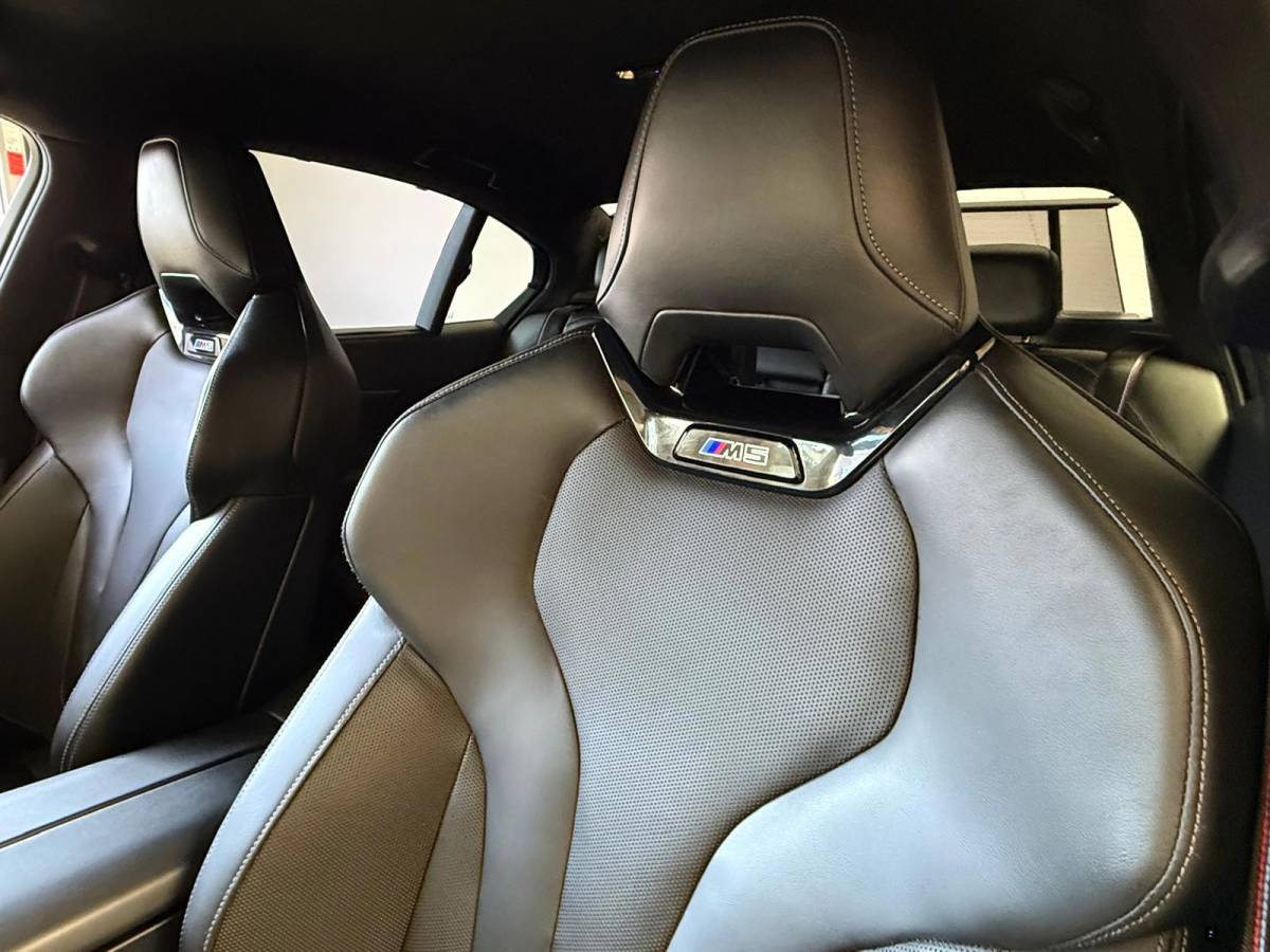 BMW M5 BMW 5-serie M5, 728PK 1 Jaar Bovag Garantie, Automaat, Carbon pakket, keramische remmen, HUD, Bowers & Wilkins