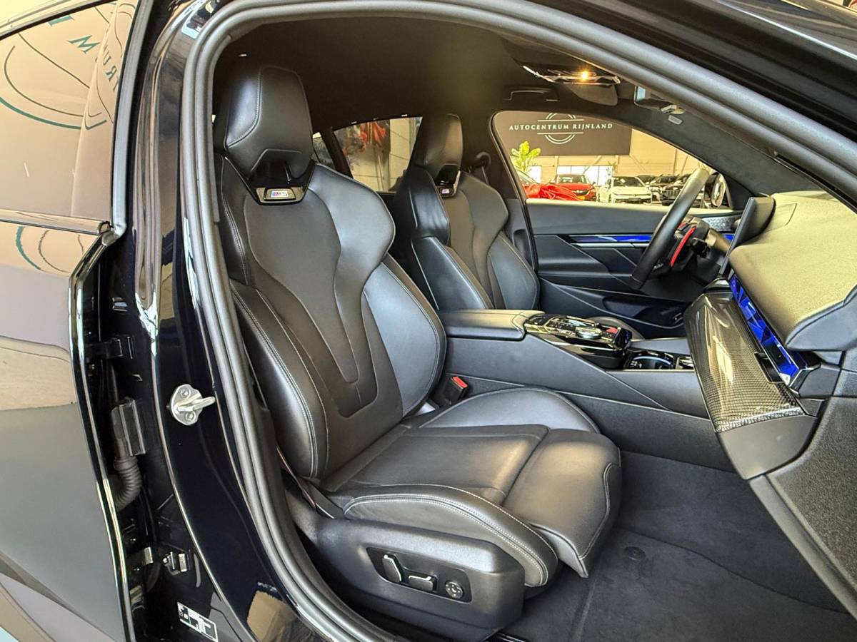 BMW M5 BMW 5-serie M5, 728PK 1 Jaar Bovag Garantie, Automaat, Carbon pakket, keramische remmen, HUD, Bowers & Wilkins