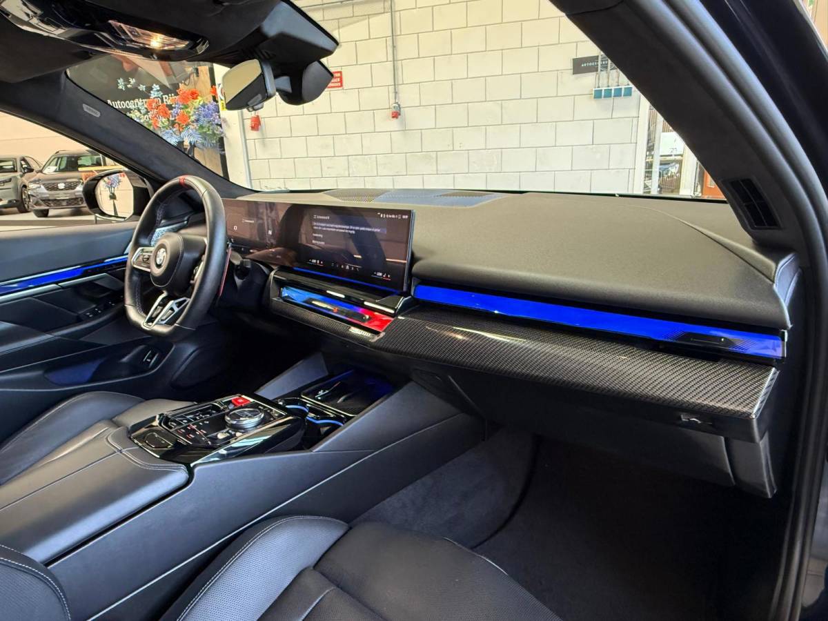 BMW M5 BMW 5-serie M5, 728PK 1 Jaar Bovag Garantie, Automaat, Carbon pakket, keramische remmen, HUD, Bowers & Wilkins