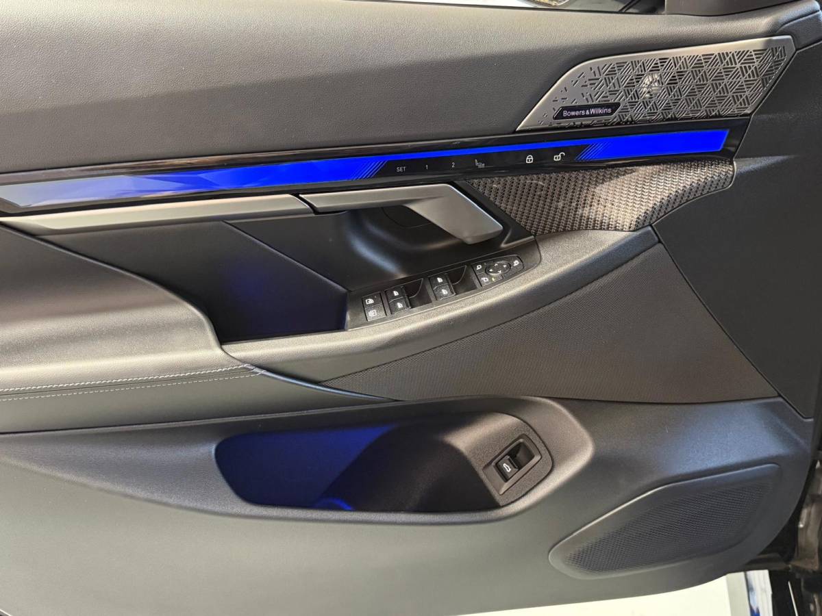 BMW M5 BMW 5-serie M5, 728PK 1 Jaar Bovag Garantie, Automaat, Carbon pakket, keramische remmen, HUD, Bowers & Wilkins