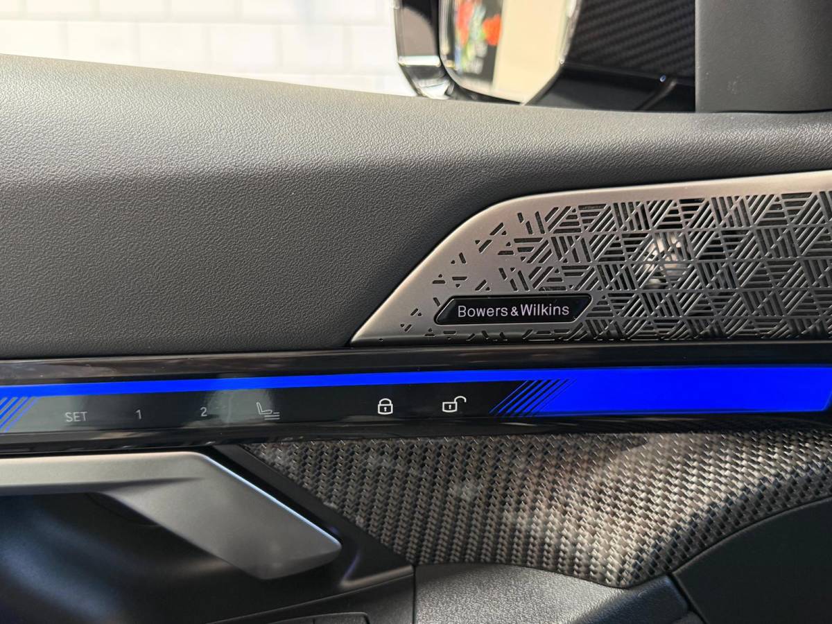 BMW M5 BMW 5-serie M5, 728PK 1 Jaar Bovag Garantie, Automaat, Carbon pakket, keramische remmen, HUD, Bowers & Wilkins