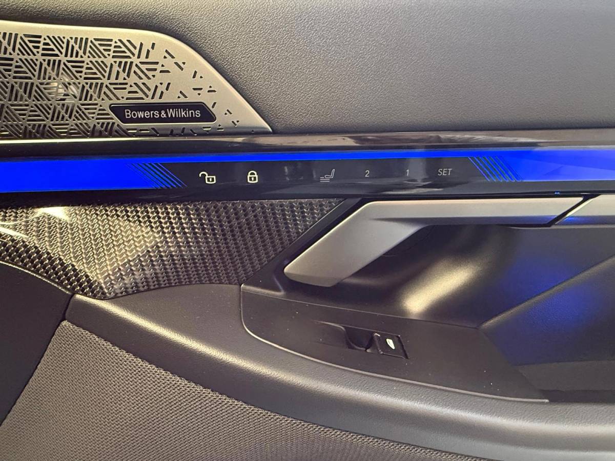 BMW M5 BMW 5-serie M5, 728PK 1 Jaar Bovag Garantie, Automaat, Carbon pakket, keramische remmen, HUD, Bowers & Wilkins