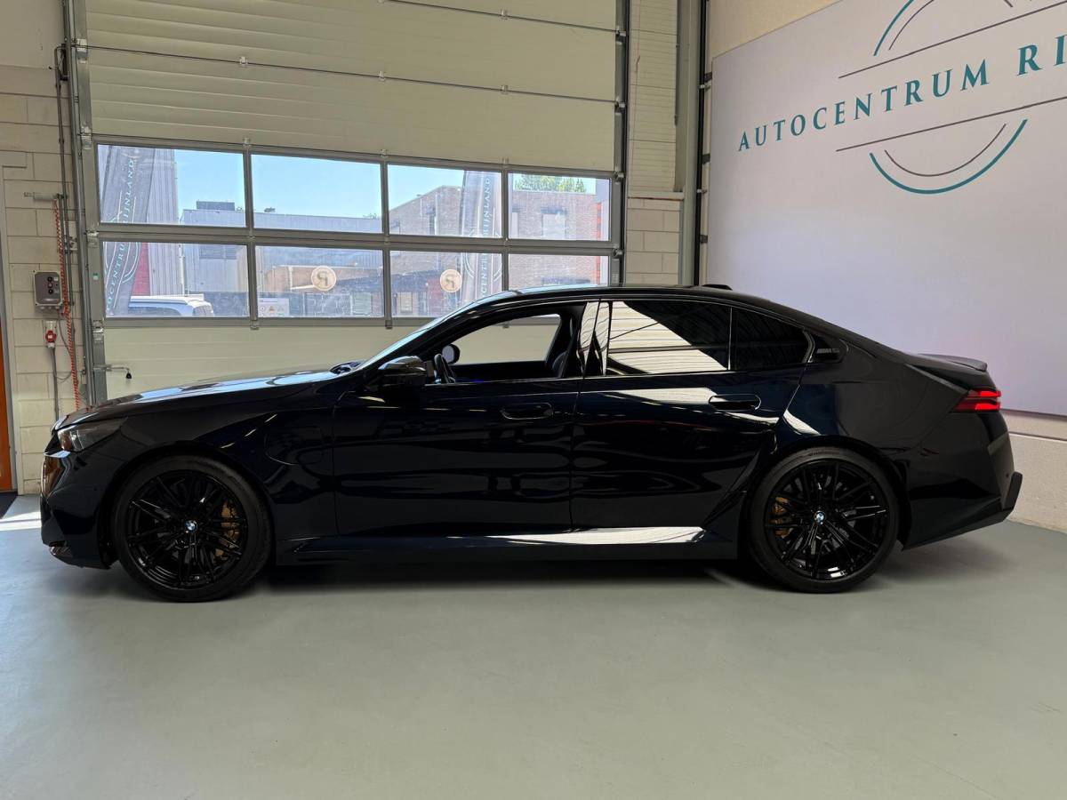 BMW M5 BMW 5-serie M5, 728PK 1 Jaar Bovag Garantie, Automaat, Carbon pakket, keramische remmen, HUD, Bowers & Wilkins
