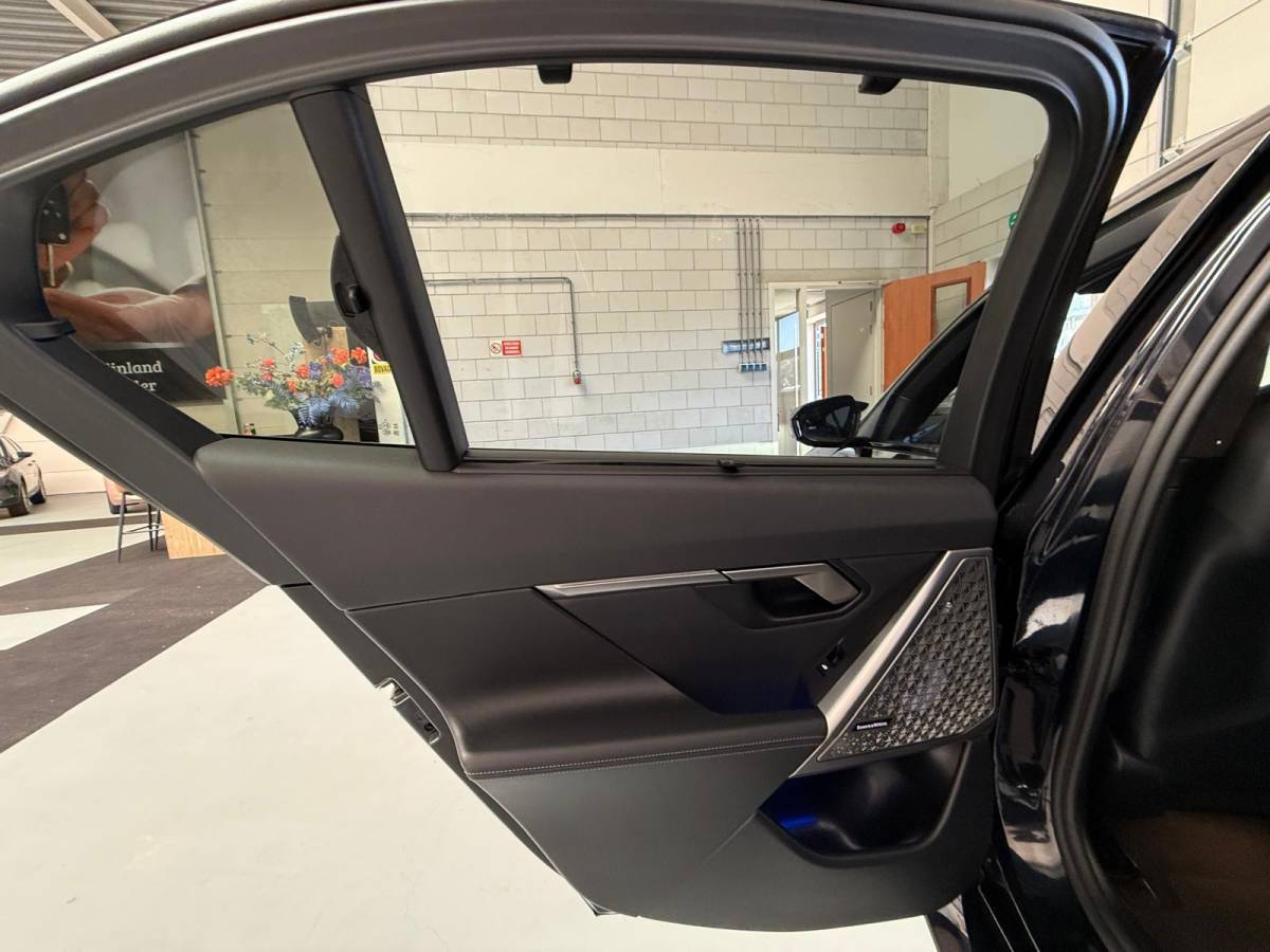 BMW M5 BMW 5-serie M5, 728PK 1 Jaar Bovag Garantie, Automaat, Carbon pakket, keramische remmen, HUD, Bowers & Wilkins