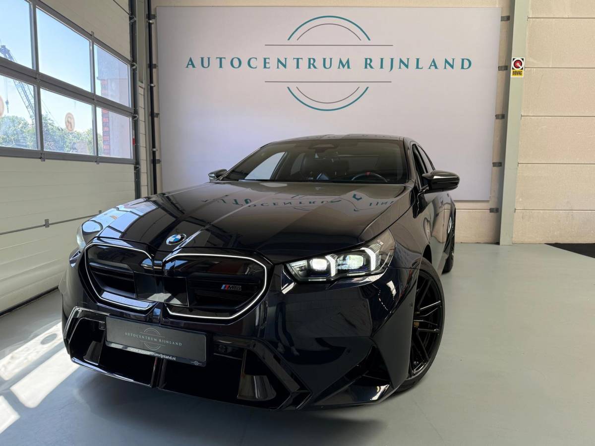 BMW M5 BMW 5-serie M5, 728PK 1 Jaar Bovag Garantie, Automaat, Carbon pakket, keramische remmen, HUD, Bowers & Wilkins