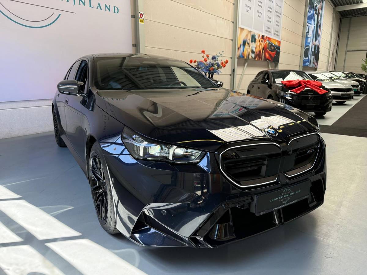 BMW M5 BMW 5-serie M5, 728PK 1 Jaar Bovag Garantie, Automaat, Carbon pakket, keramische remmen, HUD, Bowers & Wilkins