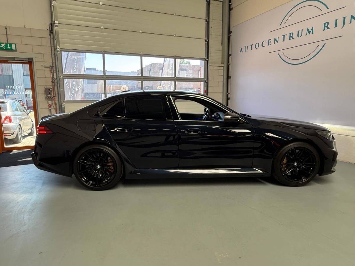 BMW M5 BMW 5-serie M5, 728PK 1 Jaar Bovag Garantie, Automaat, Carbon pakket, keramische remmen, HUD, Bowers & Wilkins
