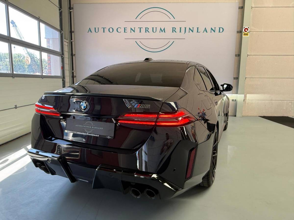 BMW M5 BMW 5-serie M5, 728PK 1 Jaar Bovag Garantie, Automaat, Carbon pakket, keramische remmen, HUD, Bowers & Wilkins