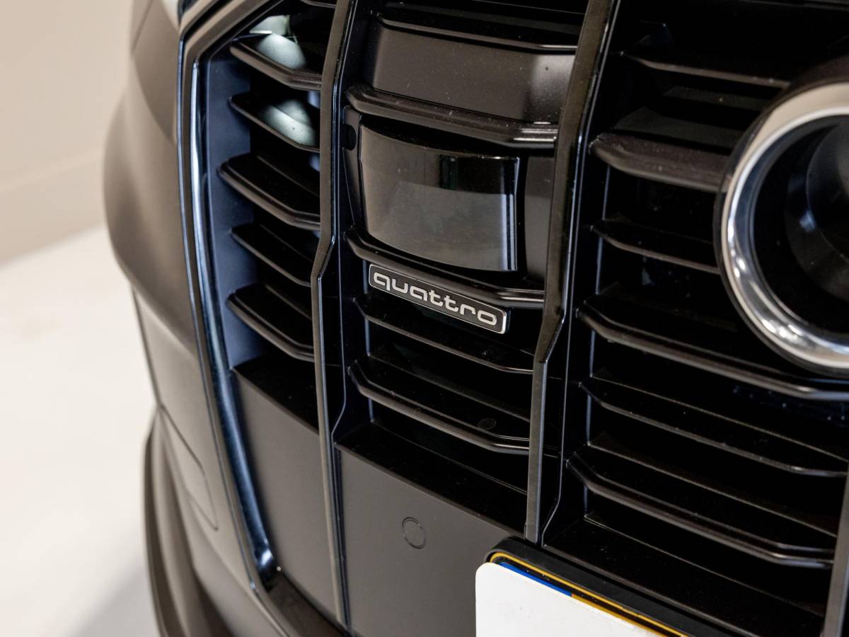 Audi Q7 Audi Q7 60 TFSI e quattro 2x S-Line Competition / 456pk / SoH 90,7 / Rondomzicht camera / Elektrische stoelverstelling met geheugen /