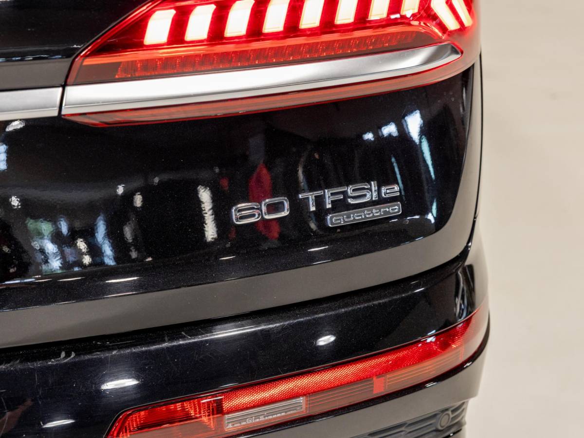 Audi Q7 Audi Q7 60 TFSI e quattro 2x S-Line Competition SoH 90,7% / 456pk / Rondomzicht camera / Elektrische stoelverstelling met geheugen /