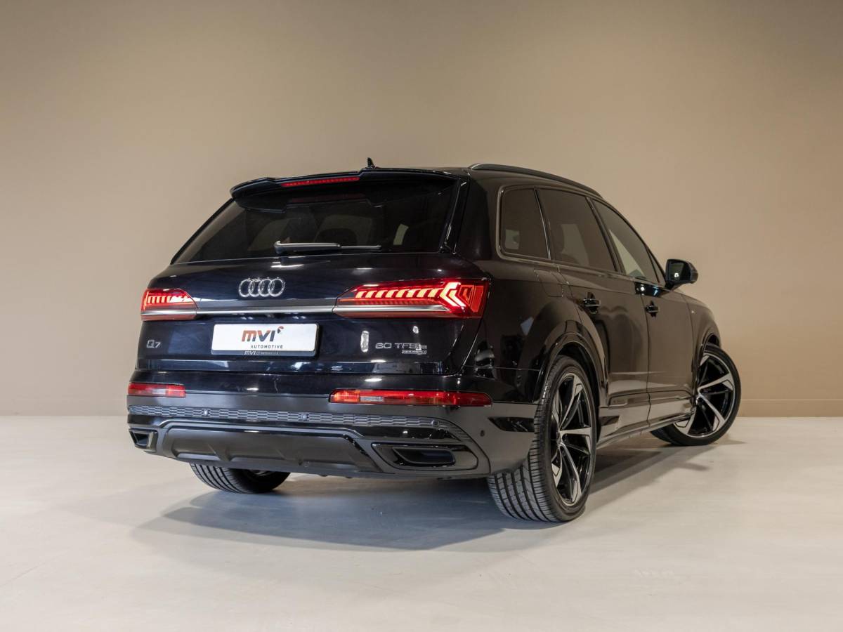 Audi Q7 Audi Q7 60 TFSI e quattro 2x S-Line Competition / 456pk / SoH 90,7 / Rondomzicht camera / Elektrische stoelverstelling met geheugen /