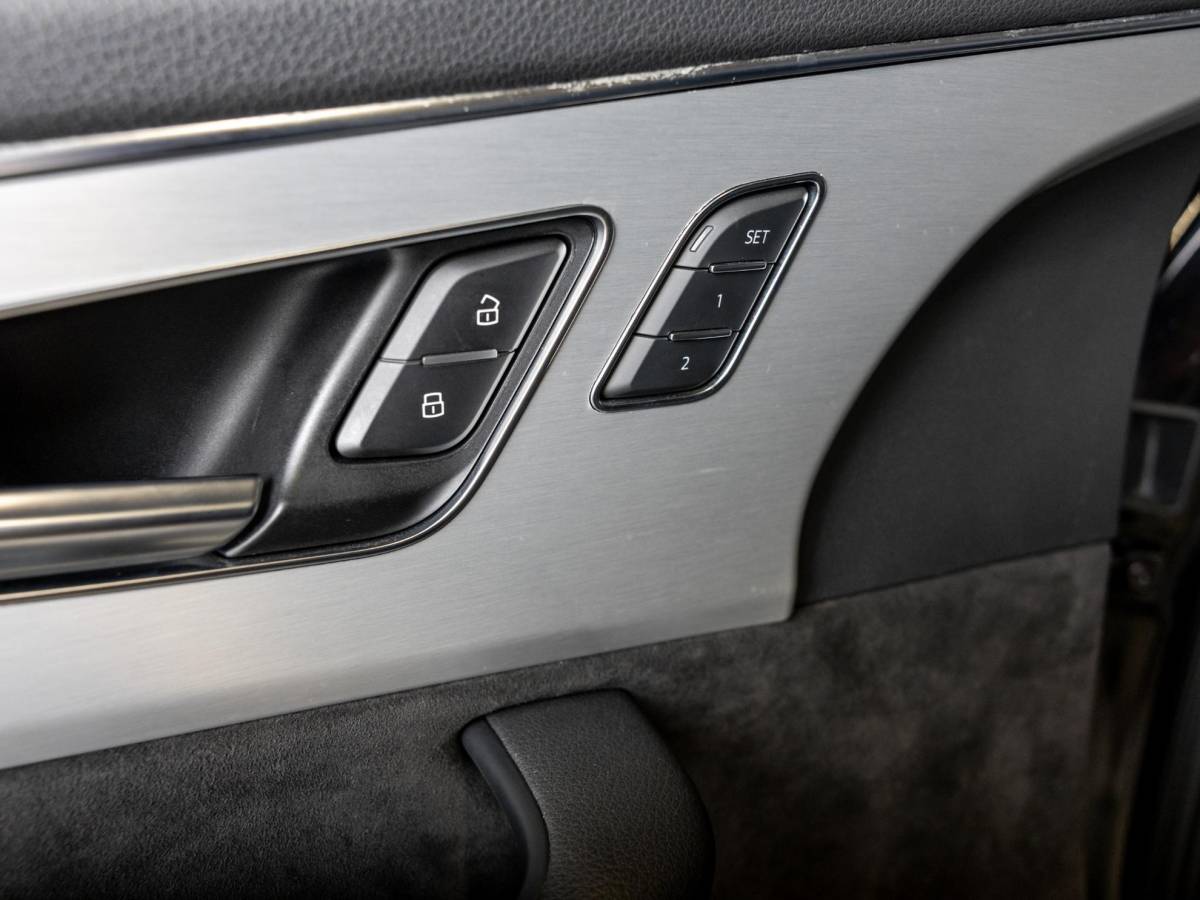 Audi Q7 Audi Q7 60 TFSI e quattro 2x S-Line Competition SoH 90,7% / 456pk / Rondomzicht camera / Elektrische stoelverstelling met geheugen /