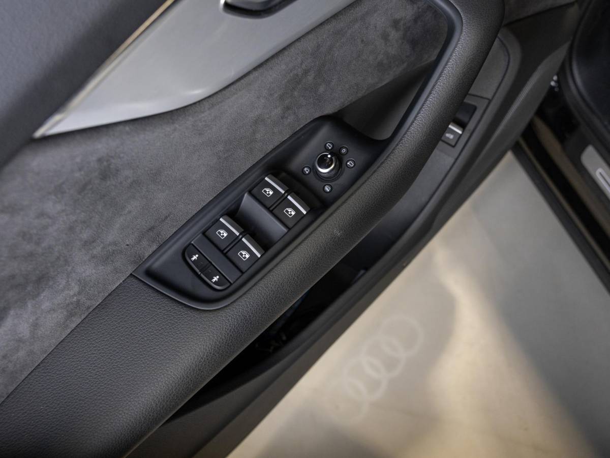 Audi Q7 Audi Q7 60 TFSI e quattro 2x S-Line Competition SoH 90,7% / 456pk / Rondomzicht camera / Elektrische stoelverstelling met geheugen /