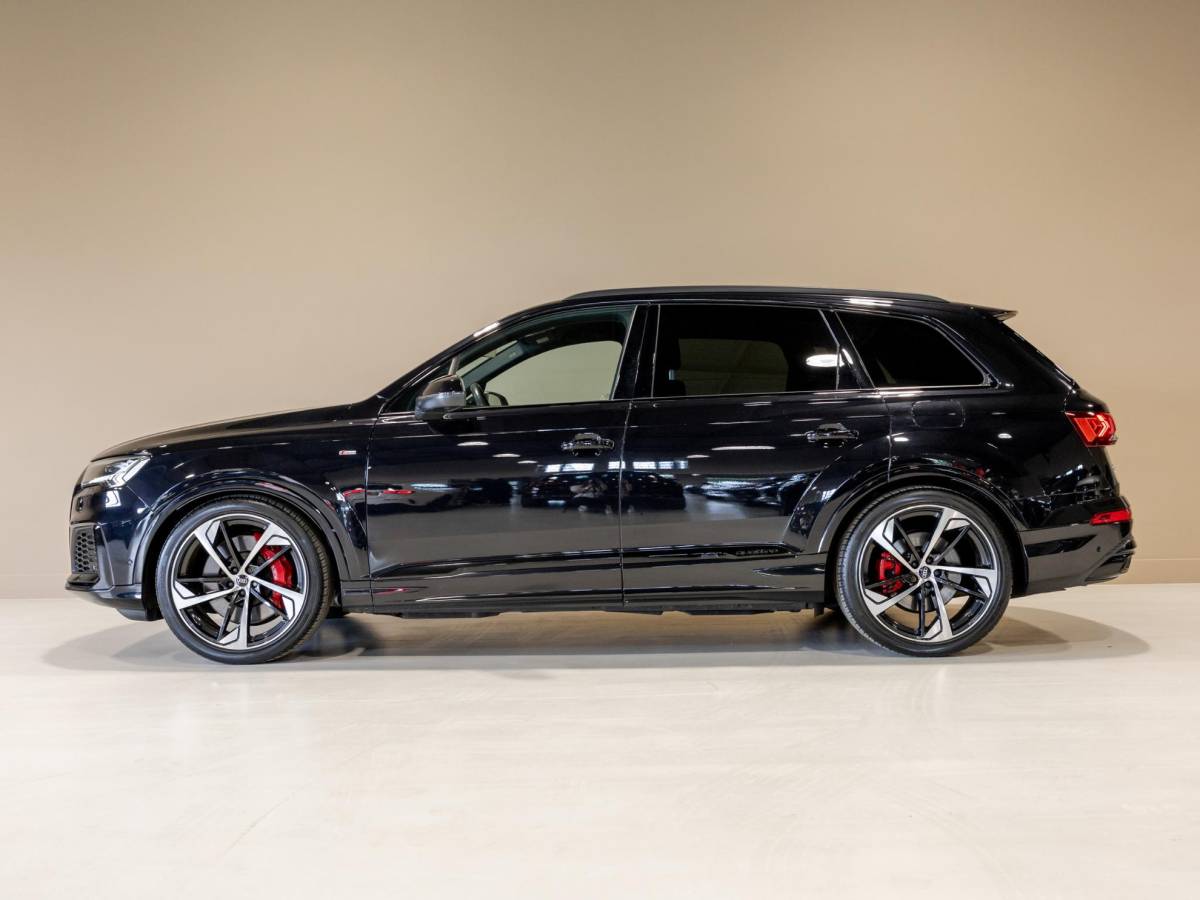 Audi Q7 Audi Q7 60 TFSI e quattro 2x S-Line Competition / 456pk / SoH 90,7 / Rondomzicht camera / Elektrische stoelverstelling met geheugen /