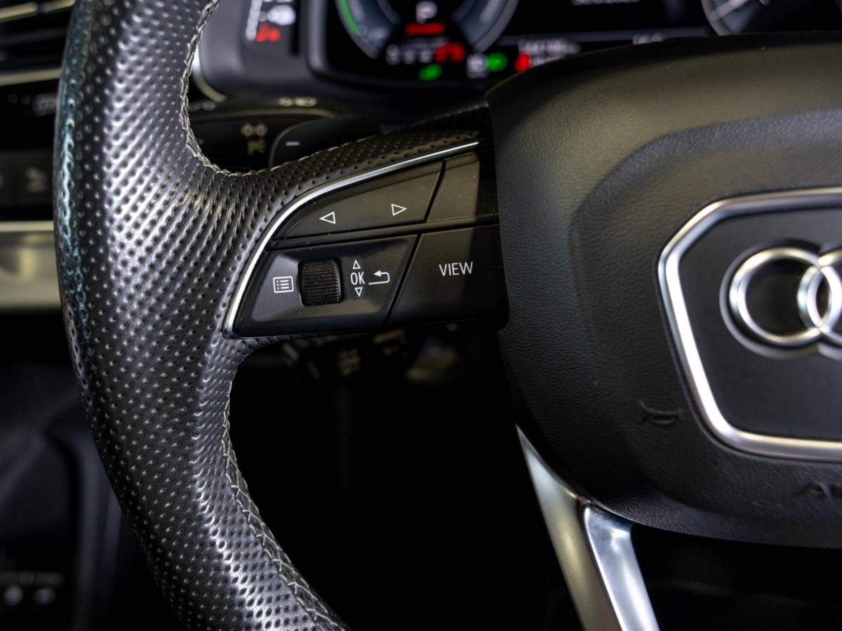 Audi Q7 Audi Q7 60 TFSI e quattro 2x S-Line Competition / 456pk / SoH 90,7 / Rondomzicht camera / Elektrische stoelverstelling met geheugen /