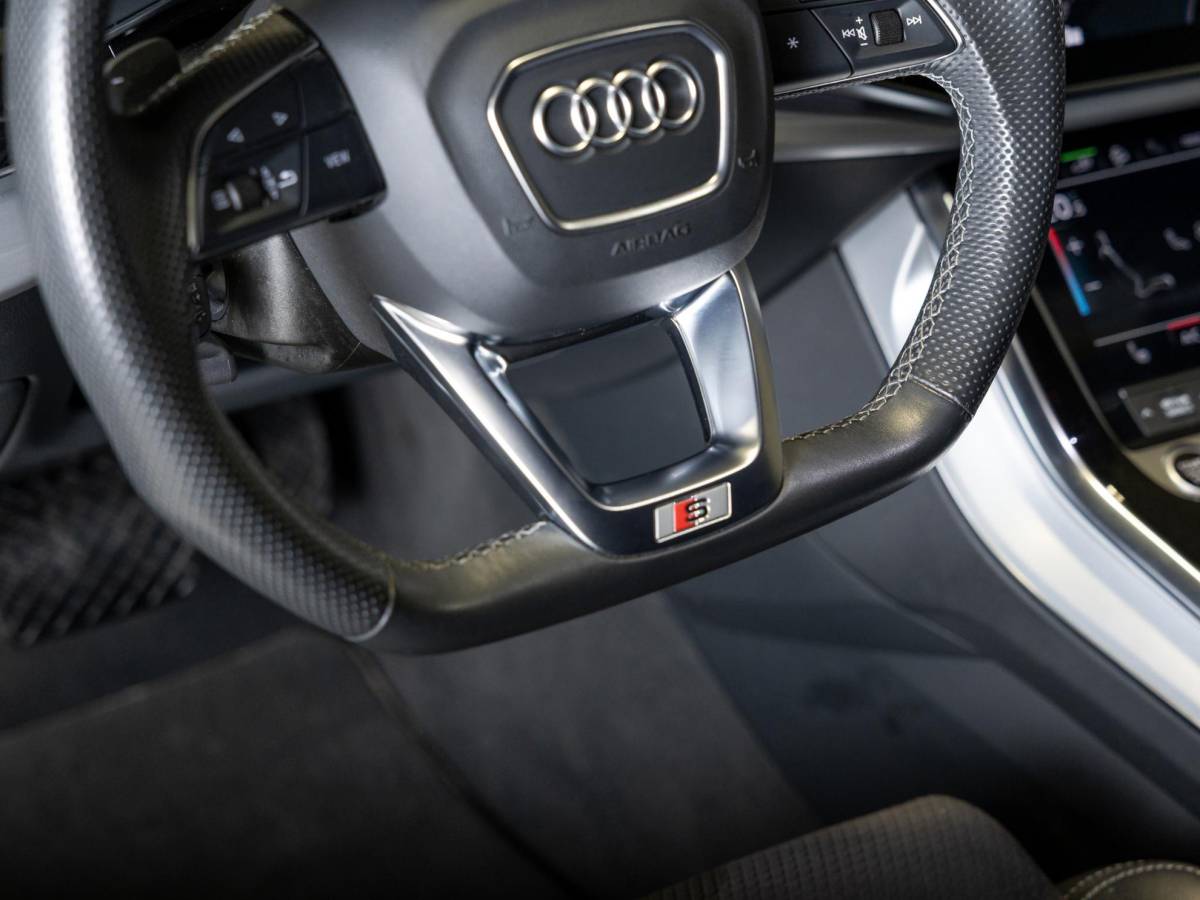 Audi Q7 Audi Q7 60 TFSI e quattro 2x S-Line Competition / 456pk / SoH 90,7 / Rondomzicht camera / Elektrische stoelverstelling met geheugen /