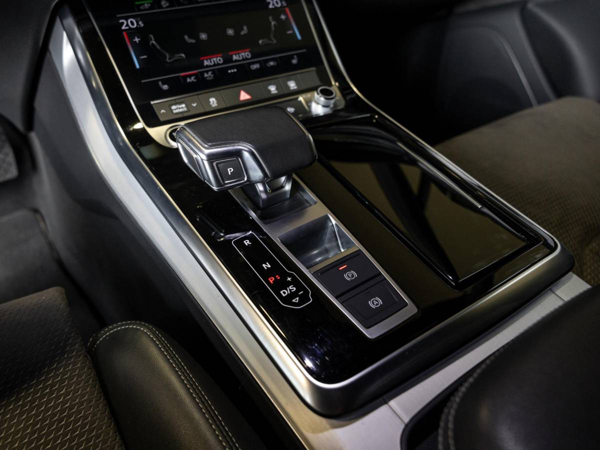 Audi Q7 Audi Q7 60 TFSI e quattro 2x S-Line Competition / 456pk / SoH 90,7 / Rondomzicht camera / Elektrische stoelverstelling met geheugen /