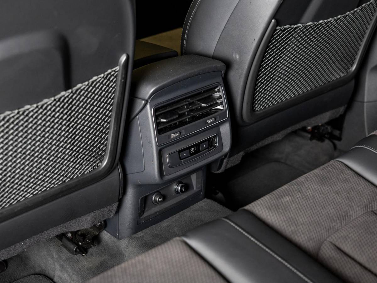 Audi Q7 Audi Q7 60 TFSI e quattro 2x S-Line Competition SoH 90,7% / 456pk / Rondomzicht camera / Elektrische stoelverstelling met geheugen /