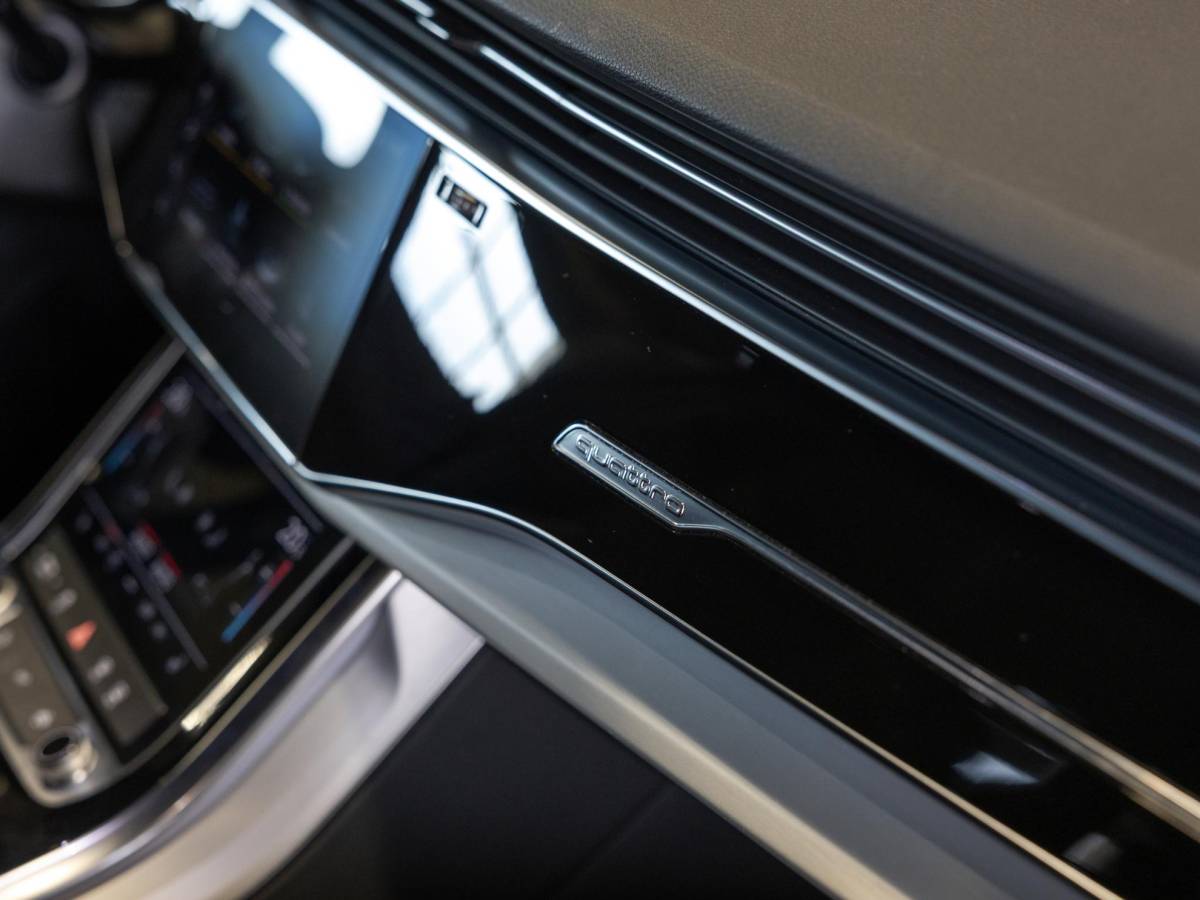 Audi Q7 Audi Q7 60 TFSI e quattro 2x S-Line Competition / 456pk / SoH 90,7 / Rondomzicht camera / Elektrische stoelverstelling met geheugen /
