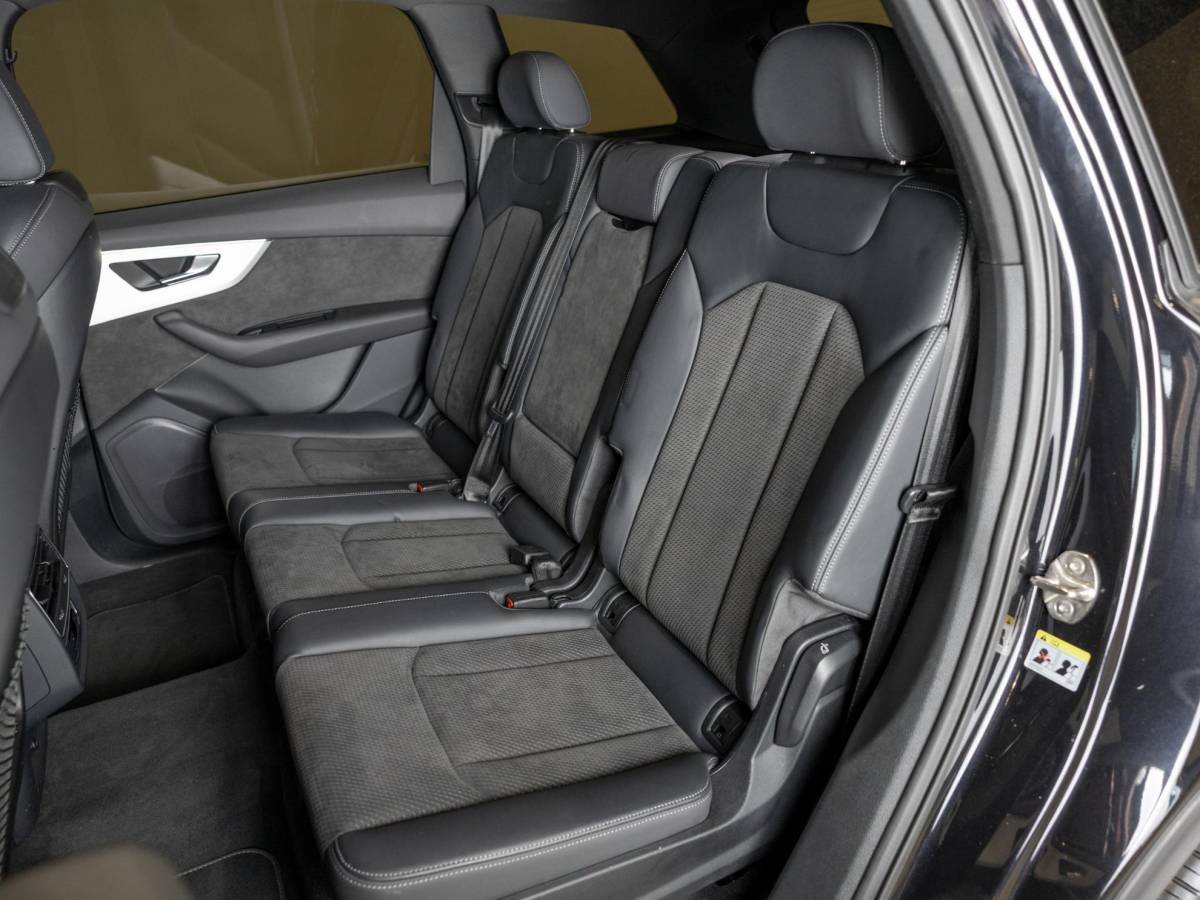 Audi Q7 Audi Q7 60 TFSI e quattro 2x S-Line Competition / 456pk / SoH 90,7 / Rondomzicht camera / Elektrische stoelverstelling met geheugen /