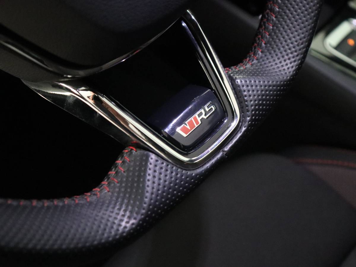 Škoda Octavia ŠKODA Octavia Combi 1.4 TSI RS iV PHEV Business (Pano / Camera / Stoelverwarming / Matrix led / Keyless)