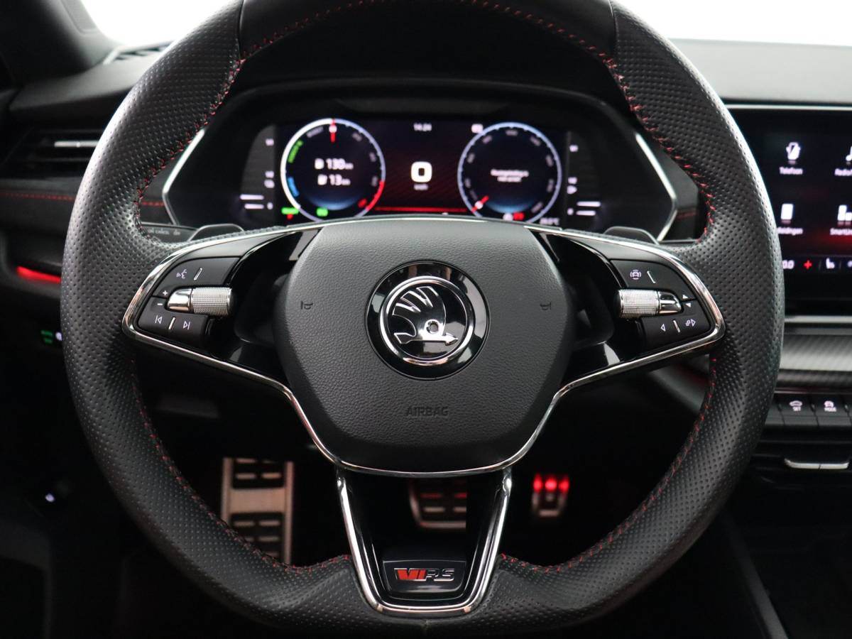 Škoda Octavia ŠKODA Octavia Combi 1.4 TSI RS iV PHEV Business (Pano / Camera / Stoelverwarming / Matrix led / Keyless)