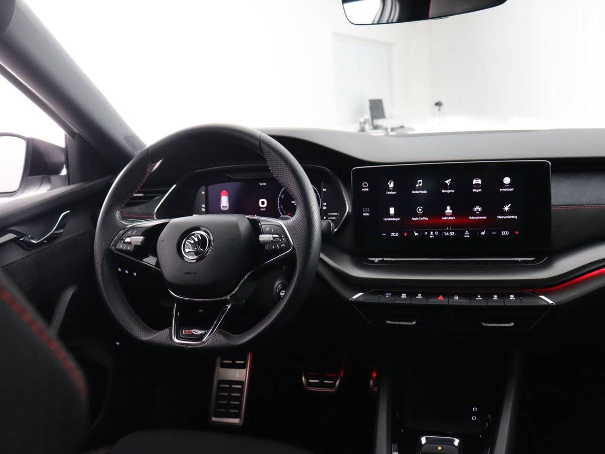Škoda Octavia ŠKODA Octavia Combi 1.4 TSI RS iV PHEV Business (Pano / Camera / Stoelverwarming / Matrix led / Keyless)