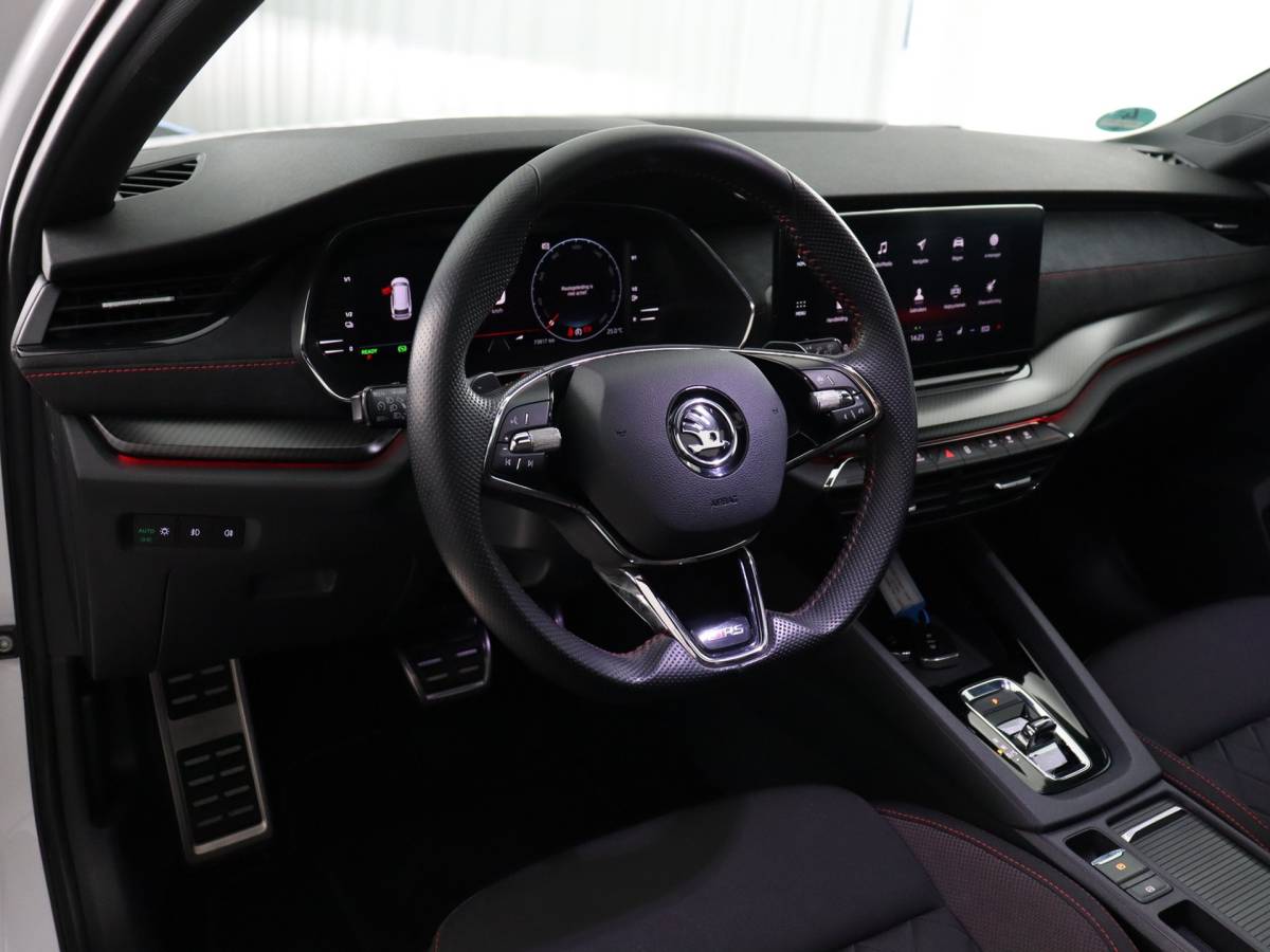 Škoda Octavia ŠKODA Octavia Combi 1.4 TSI RS iV PHEV Business (Pano / Camera / Stoelverwarming / Matrix led / Keyless)