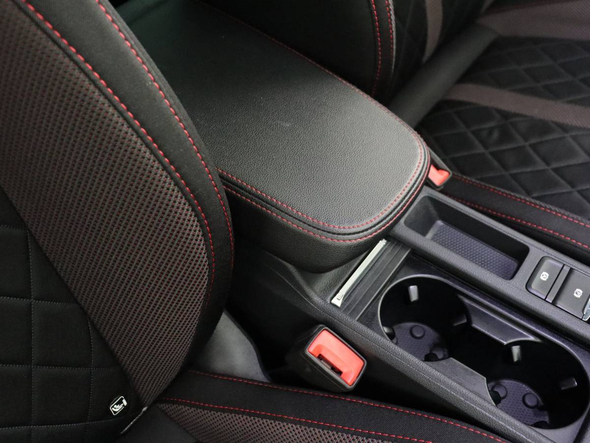 Škoda Octavia ŠKODA Octavia Combi 1.4 TSI RS iV PHEV Business (Pano / Camera / Stoelverwarming / Matrix led / Keyless)