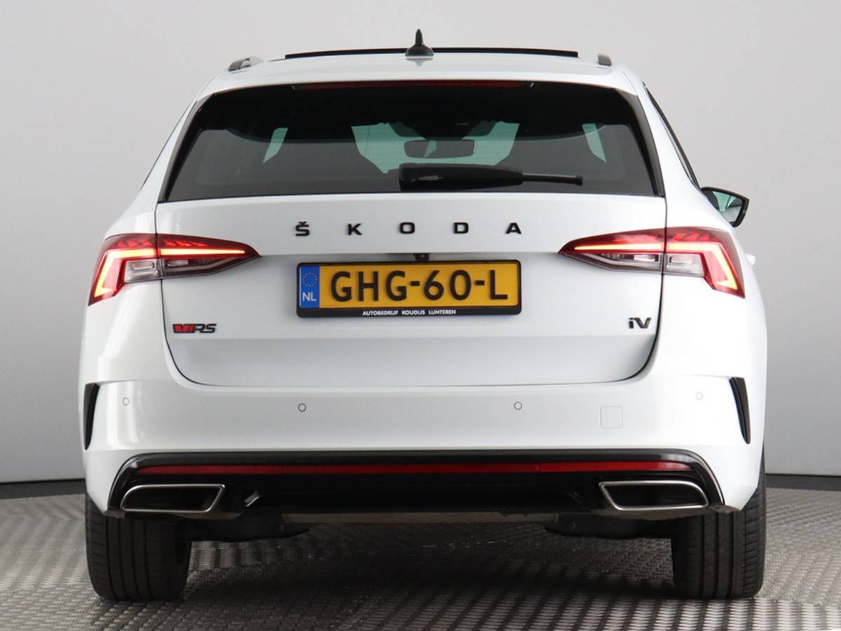 Škoda Octavia ŠKODA Octavia Combi 1.4 TSI RS iV PHEV Business (Pano / Camera / Stoelverwarming / Matrix led / Keyless)